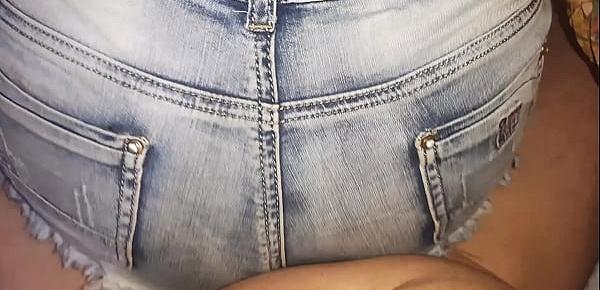  Novinha de shortinho socado em cima de mim escondida da mamae Instagram @aliicenegrinha